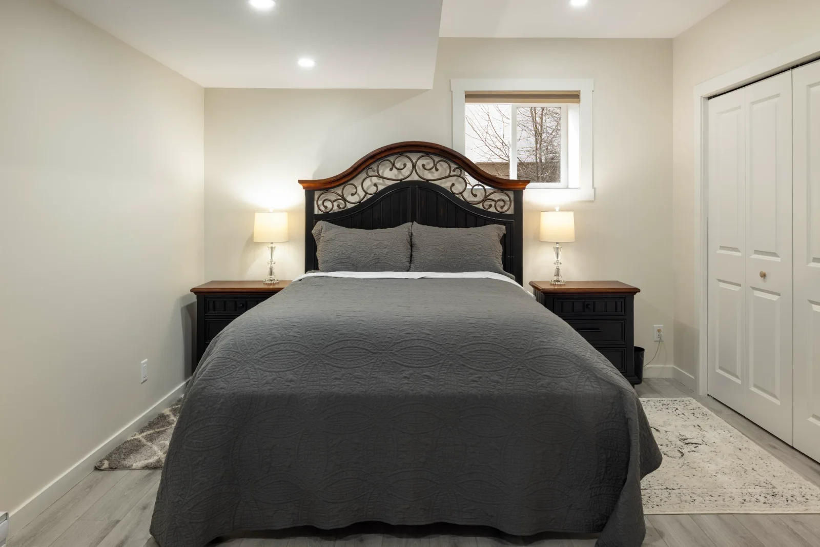 New Walkout Suite - Easy Commute to Kelowna General Hospital